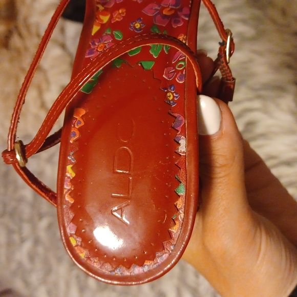 Red Leather 4 inch heels, size 9 - Picture 2 of 3